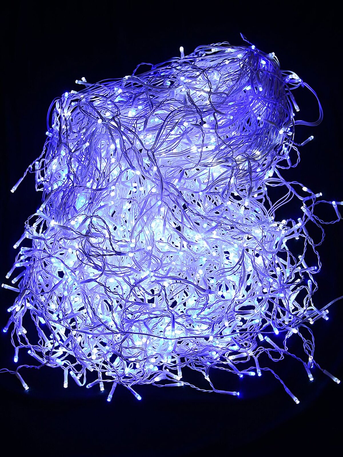 1008 Blue & Cool White LED Icicle Lights 8 Function With Memory Hold | 35m — image 3