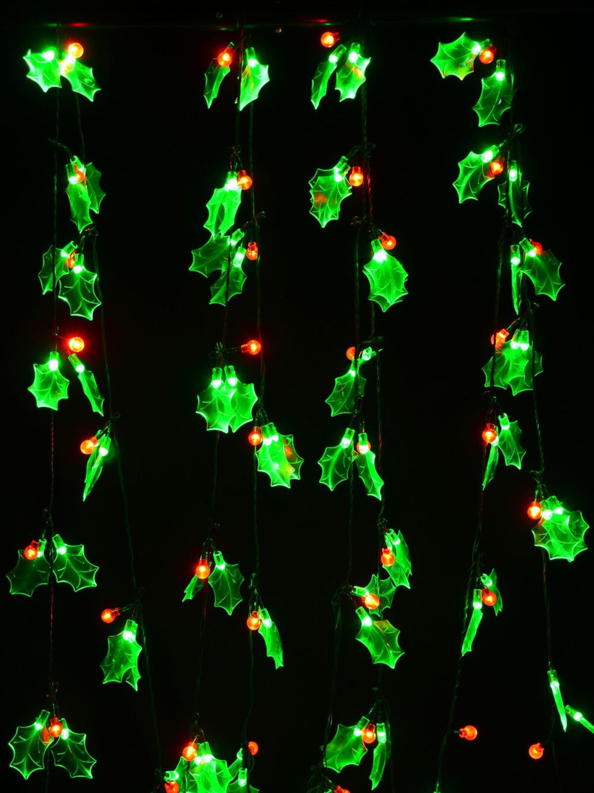 120 Red & Green Holly Leaf LED String Lights - 2.9m 