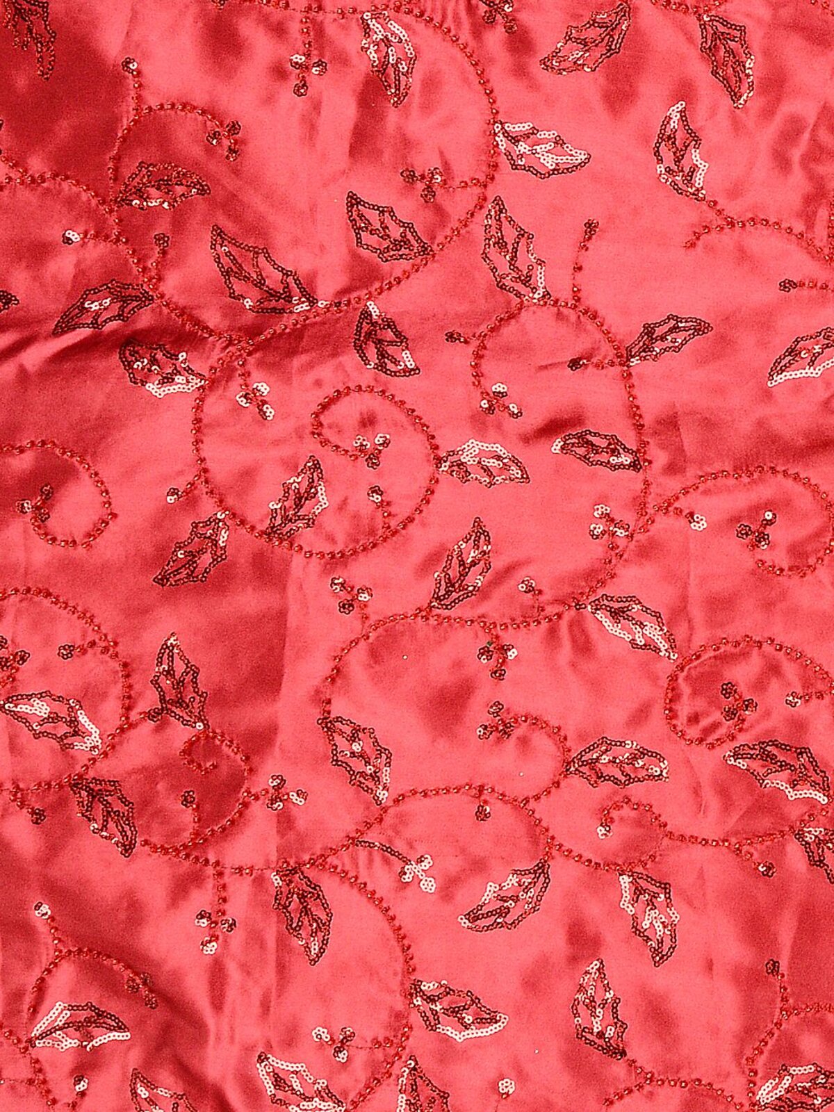 1.2m Red Sequin, Bead Holly Leaf & Berry Vine Pattern Christmas Tree Skirt