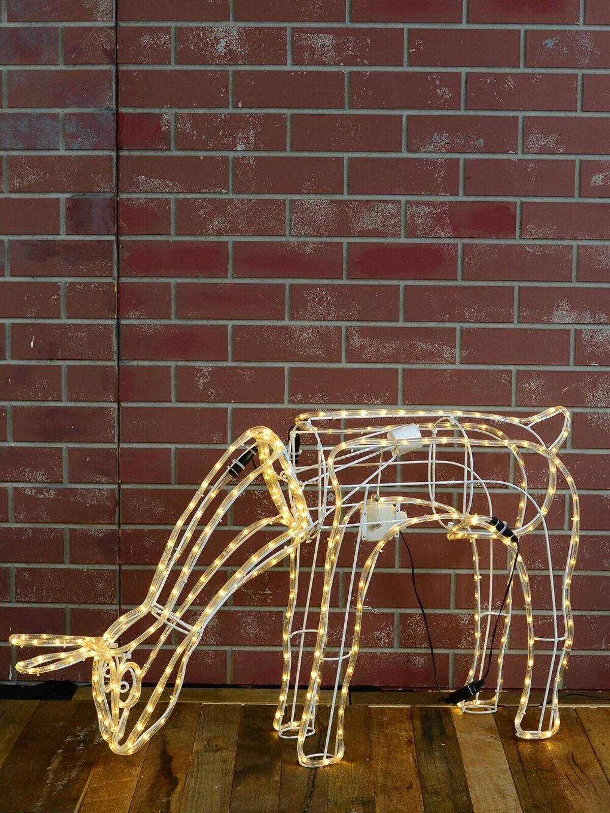 1.2m Warm White LED Large Feeding Reindeer Rope Light Display — image 2