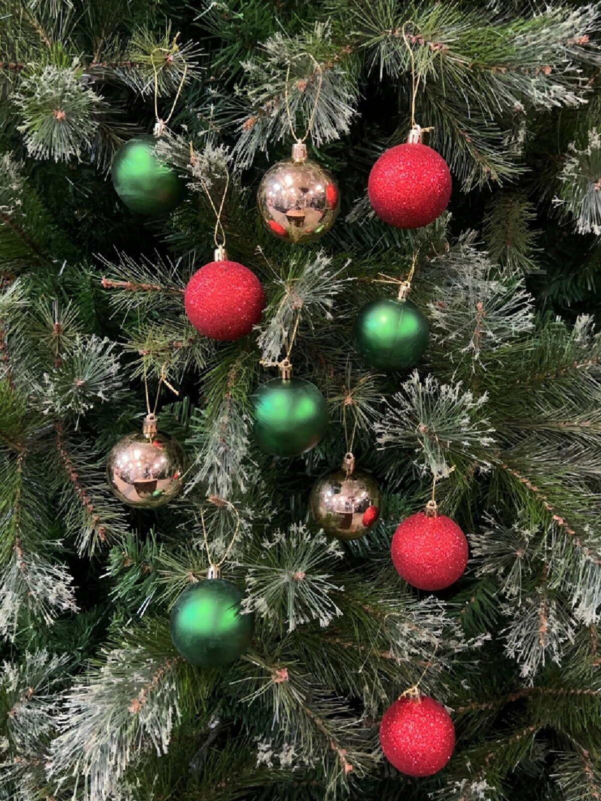 12x Timeless Red Green & Gold Essential Mixed Finish Ball Bauble Set | 60mm — image 2