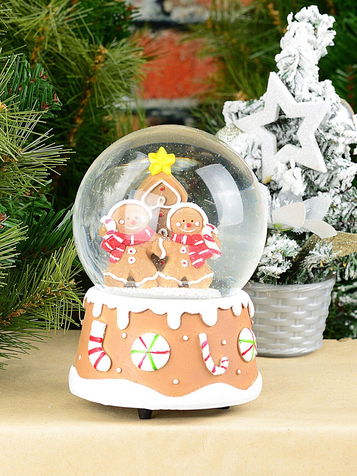 10cm Gingerbread Family Wind Up Musical Christmas Waterball Snow Globe — image 2