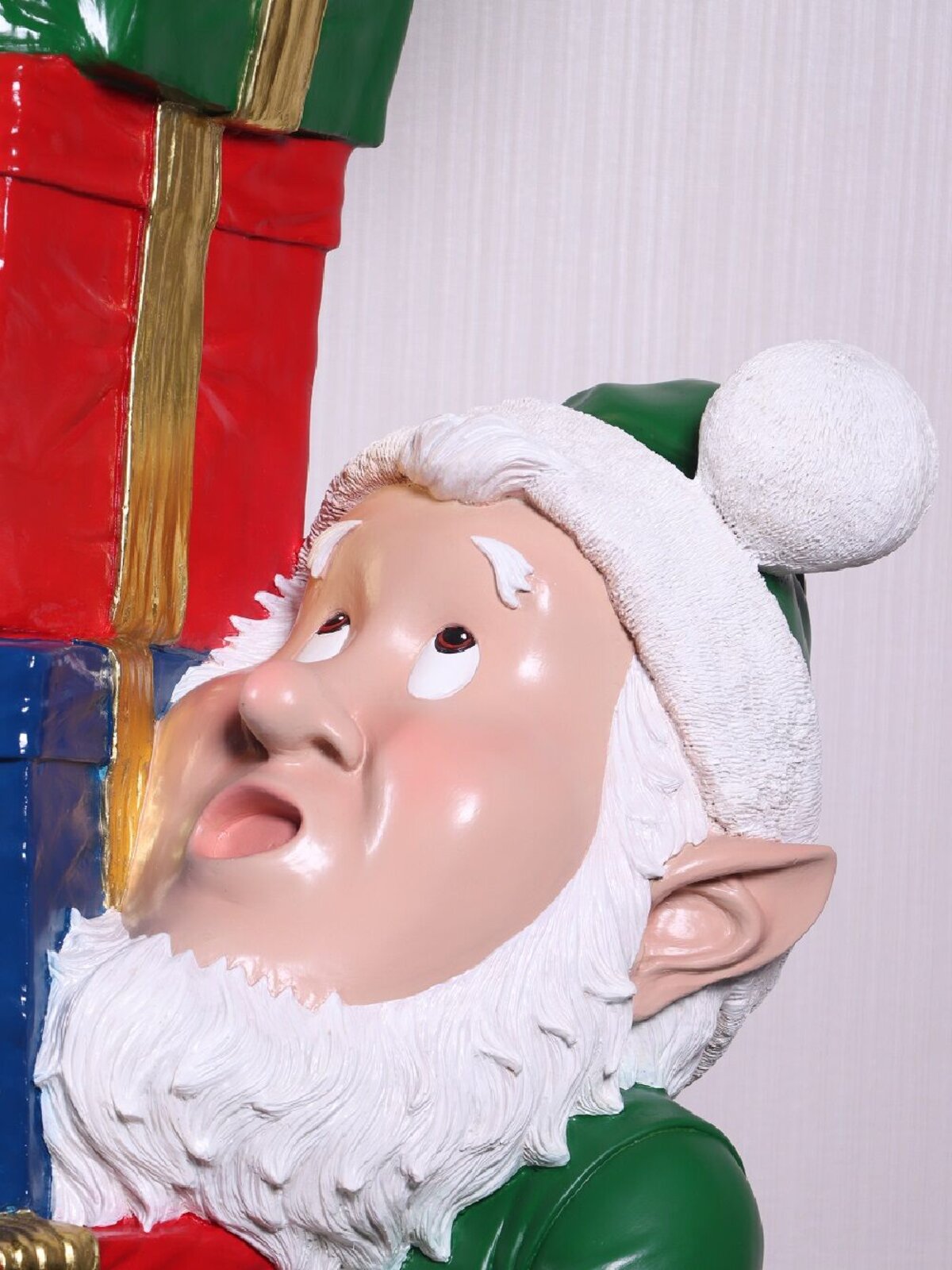 1.8m Elf Balancing A Precarious Gift Stack Life Size Resin Christmas Ornament — image 7