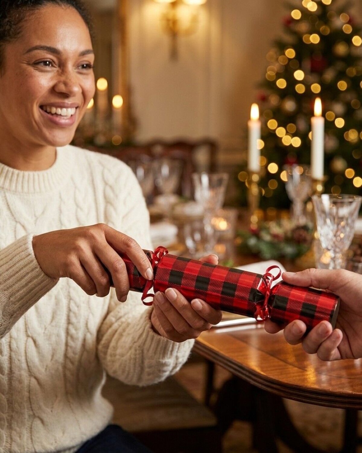 100x Red Tartan Small Christmas Bon Bons (Crackers) | 24cm — image 3