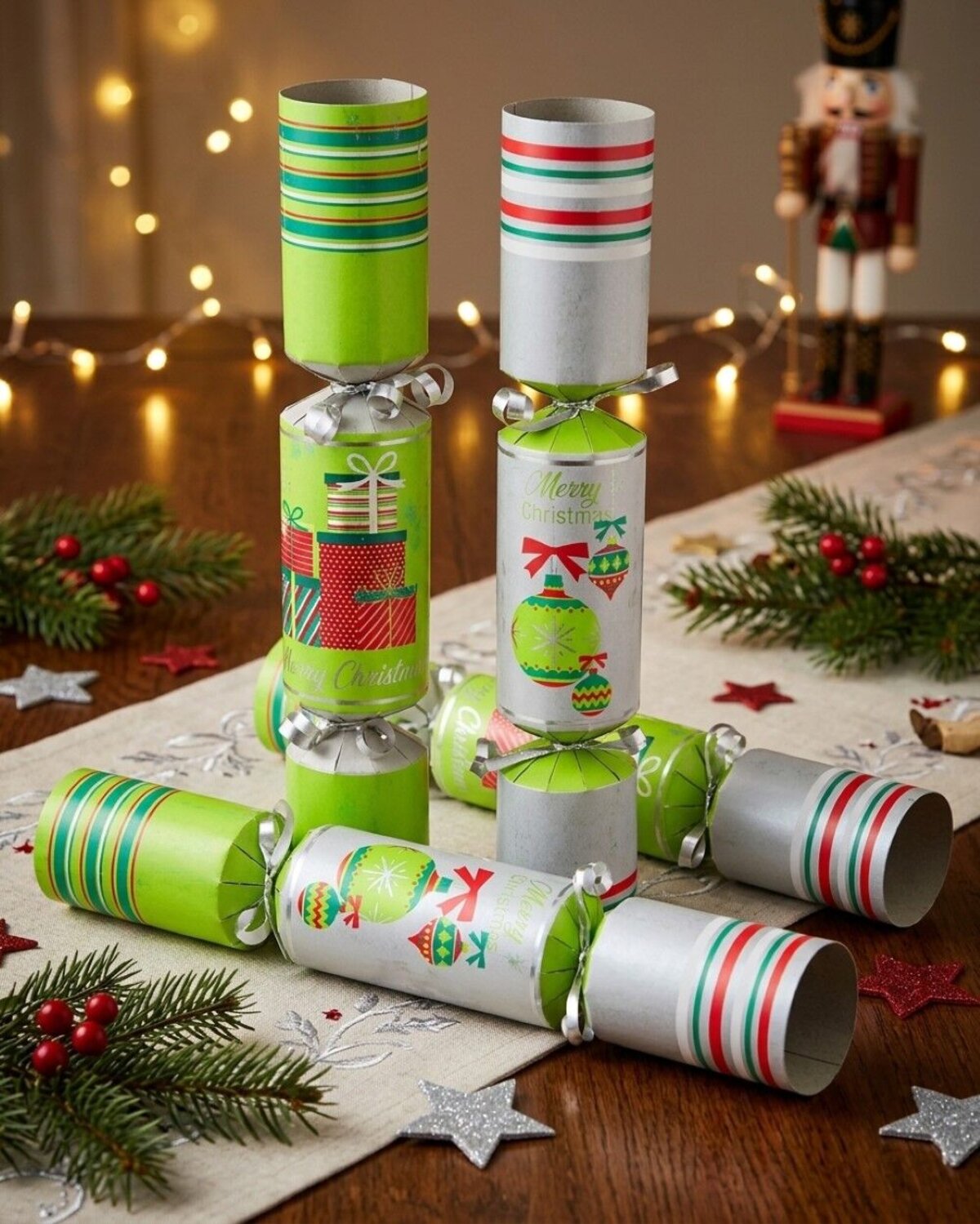 50x Gifts & Baubles Retro Look Christmas Bon Bons (Crackers) | 29cm — image 2