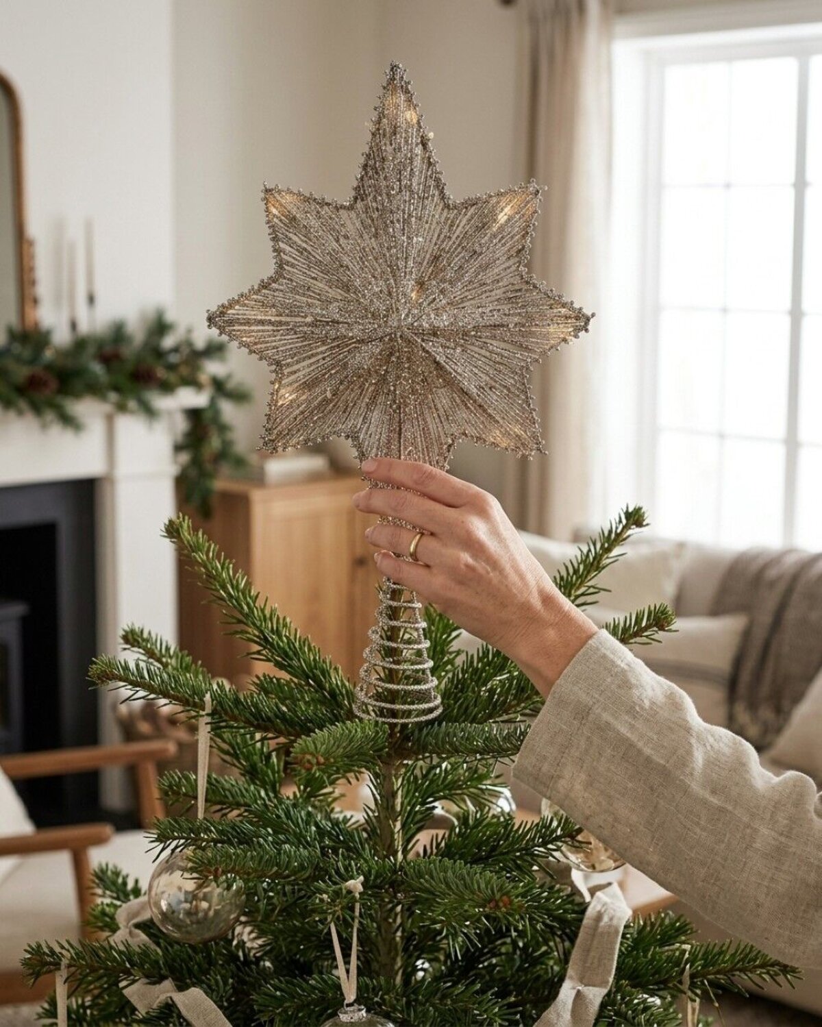 Large Warm White LED Champagne Star Of Bethlehem Tree Topper | 42cm — image 4