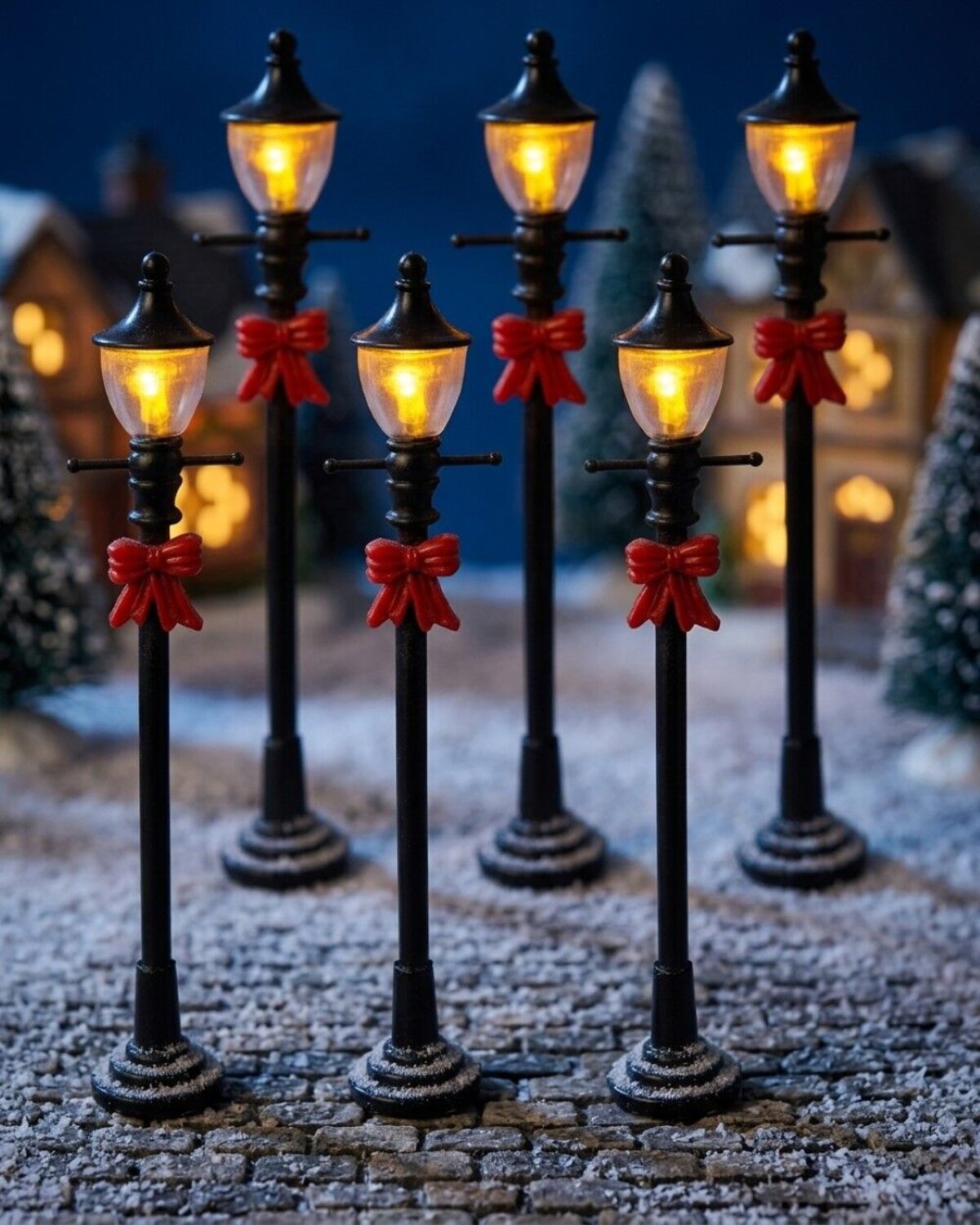6x Illuminated Black Street Lamp Posts Village Accessories | 10cm — image 2