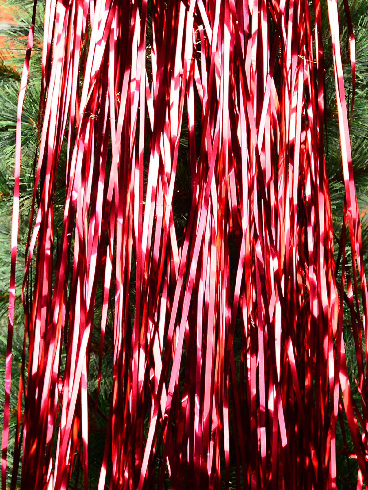 Metallic Red Whimsical Essential Wide Cut Tinsel Lametta | 98x 2m Icicles