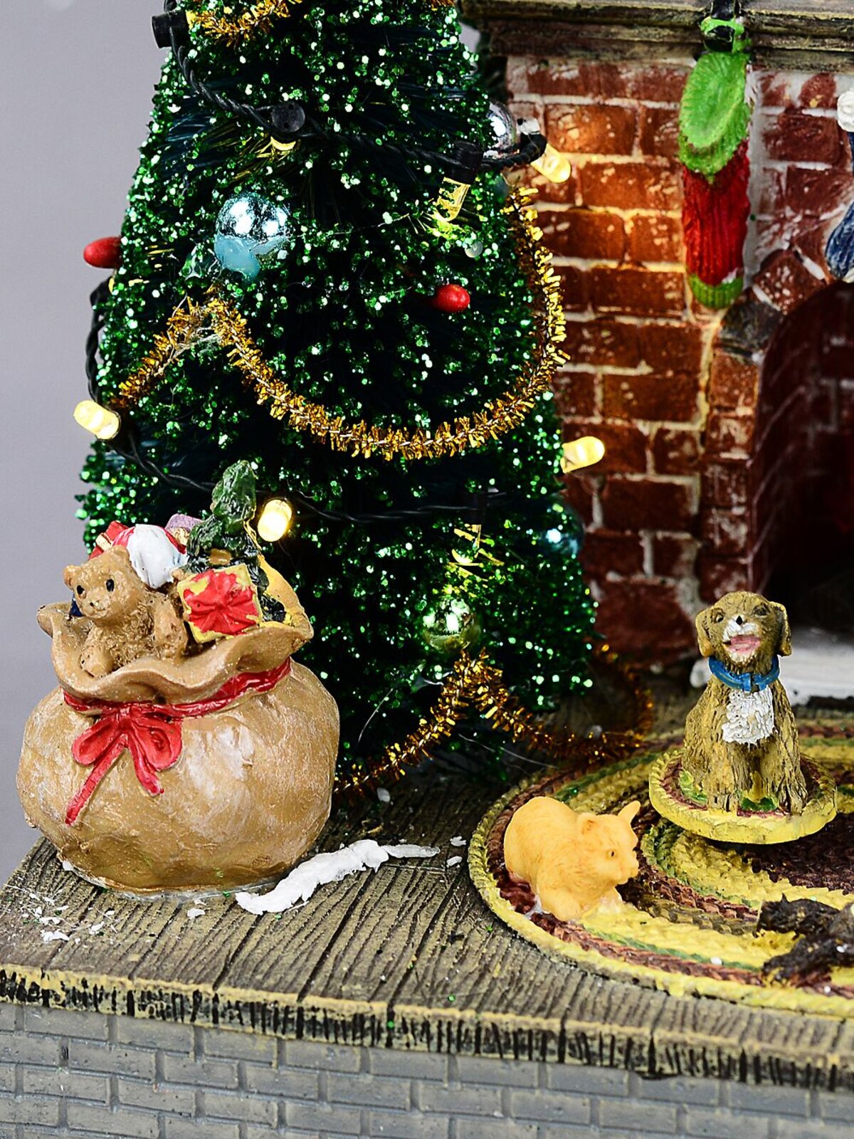 20cm Animated Santa, Toys & Fireplace LED Battery Christmas Village Scene — image 8