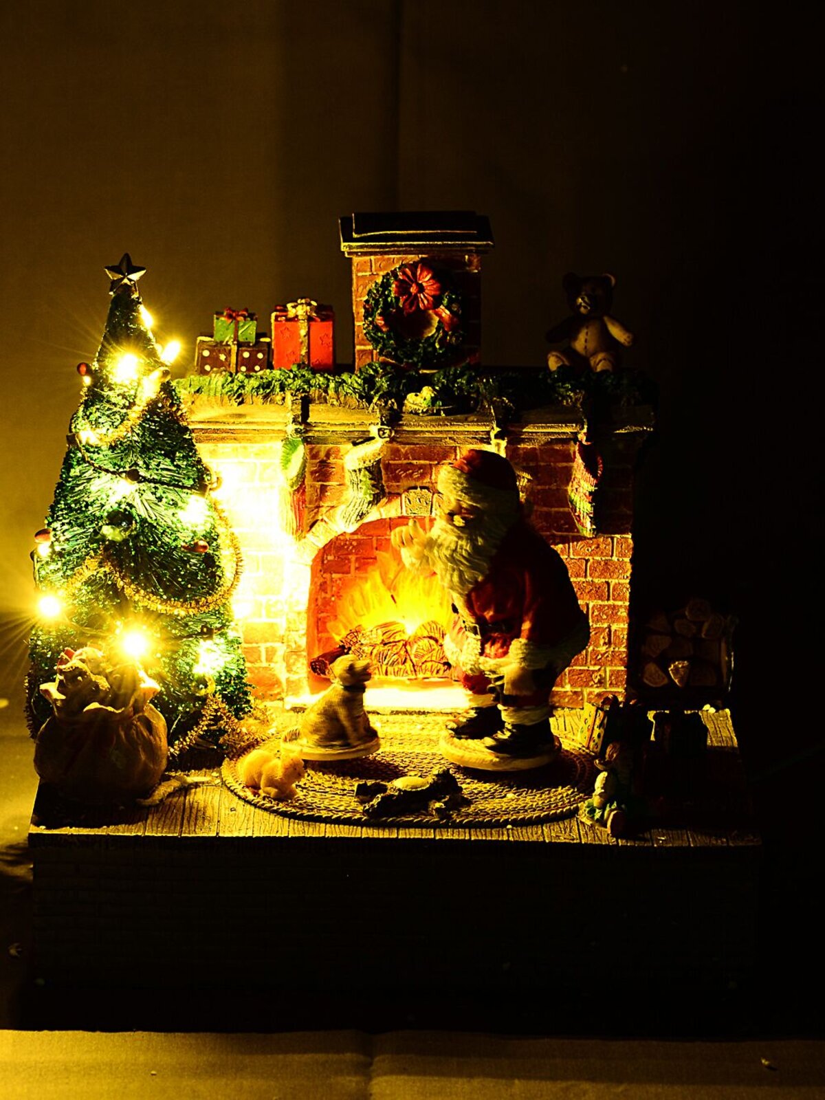 20cm Animated Santa, Toys & Fireplace LED Battery Christmas Village Scene — image 3