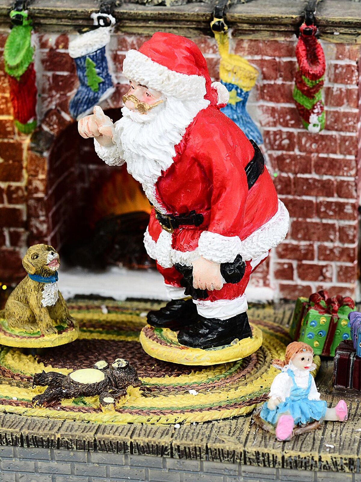 20cm Animated Santa, Toys & Fireplace LED Battery Christmas Village Scene — image 9