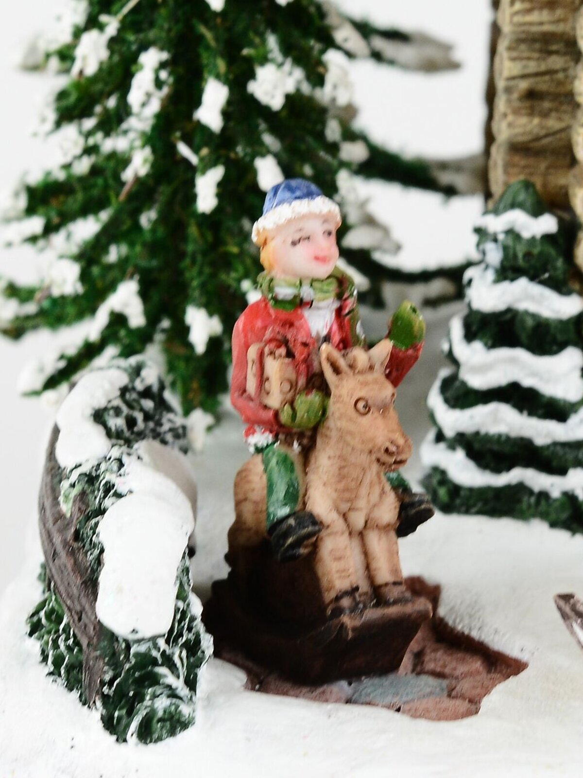 24cm Santa Workshop Illuminated & Animated Battery Christmas Village Scene — image 5