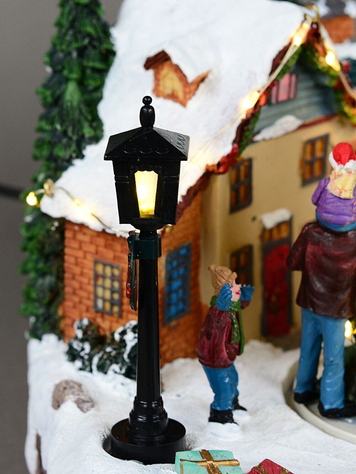 28cm Santa's Piste & Decorating The Town Centre Tree Village Scene — image 5