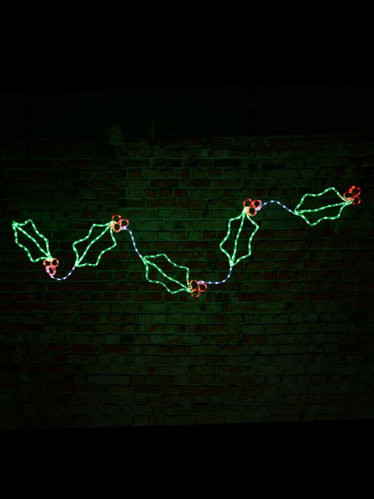 2.9m Dynamic Holly Leaf & Berry Garland Outdoor Christmas LED Light Display — image 5