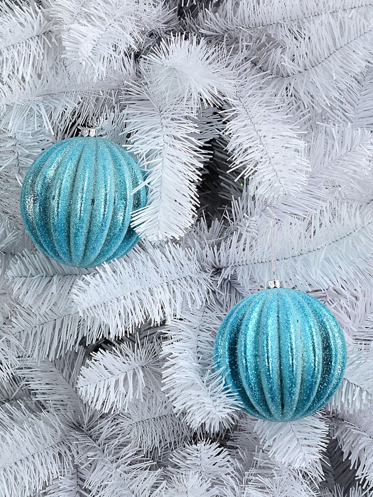2x Dynamic Turquoise Signature Ridge Textured & Glitter Baubles | 10cm — image 2