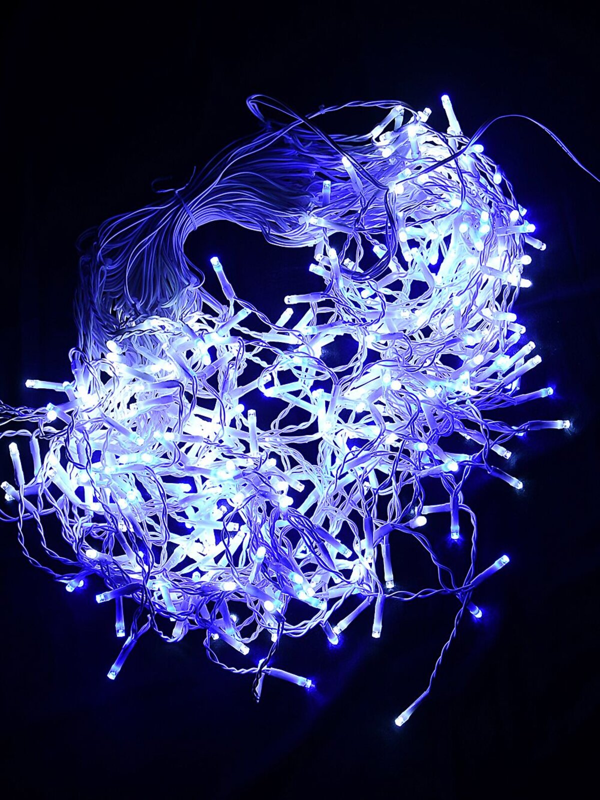 360 Blue & Cool White LED 8m Icicle Light — image 3