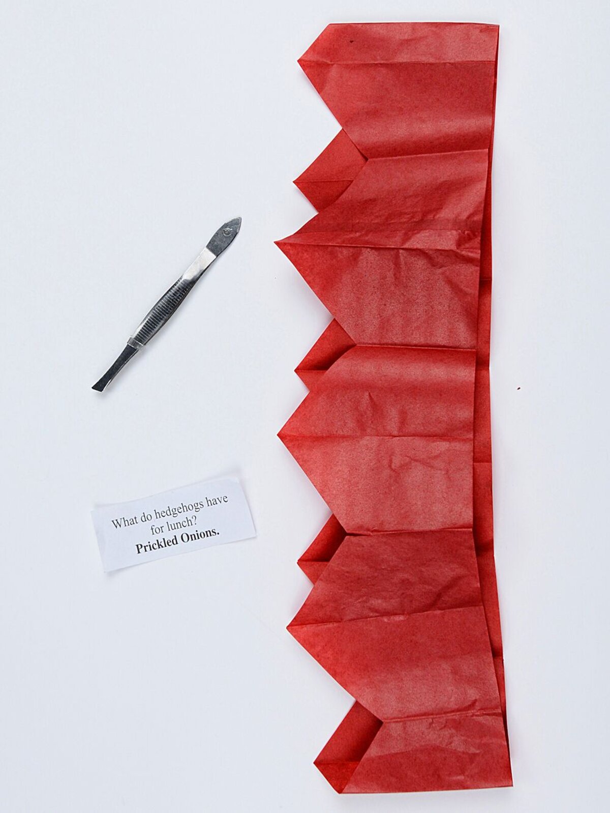 50x 30cm Red Shiny Stars Pattern On White Christmas Cracker Bon Bons — image 3