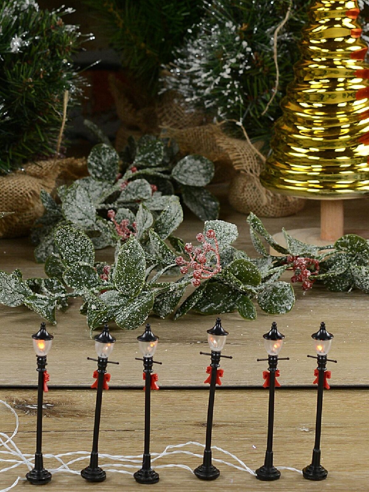 6x Illuminated Black Street Lamp Posts Village Accessories | 10cm — image 2