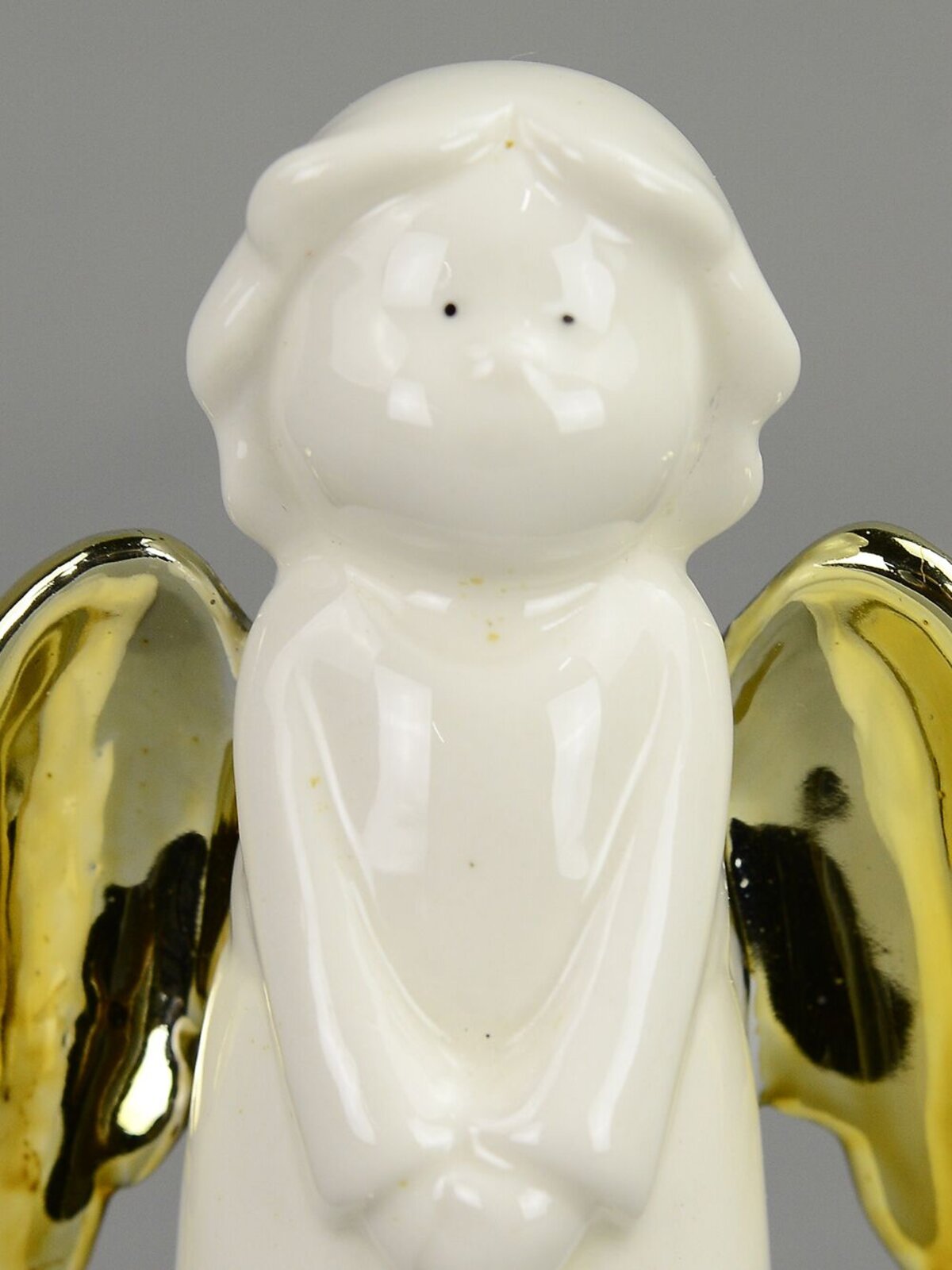 Ceramic White Angel With Gold Wings Holding Gold Heart - 10cm — image 2