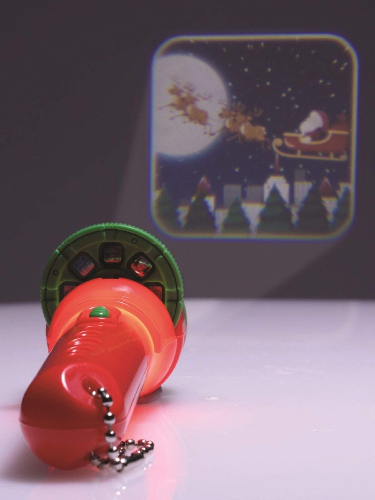Christmas Torch Projector | 2-in-1 Toy & Flashlight With 24 Festive Images — image 2