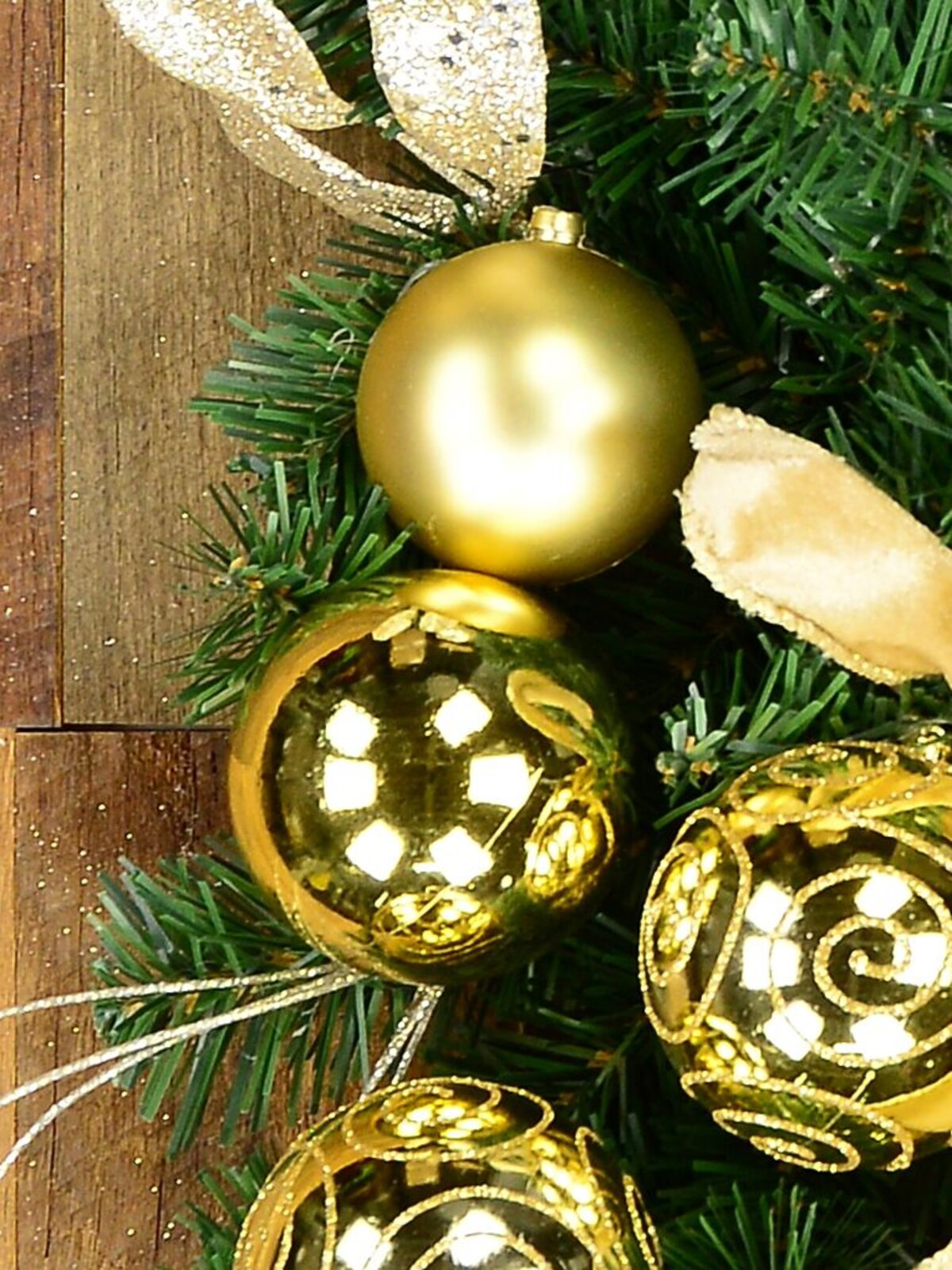 Decorated Gold & Champagne Bauble & Leaf Stem Pine Centrepiece - 60cm