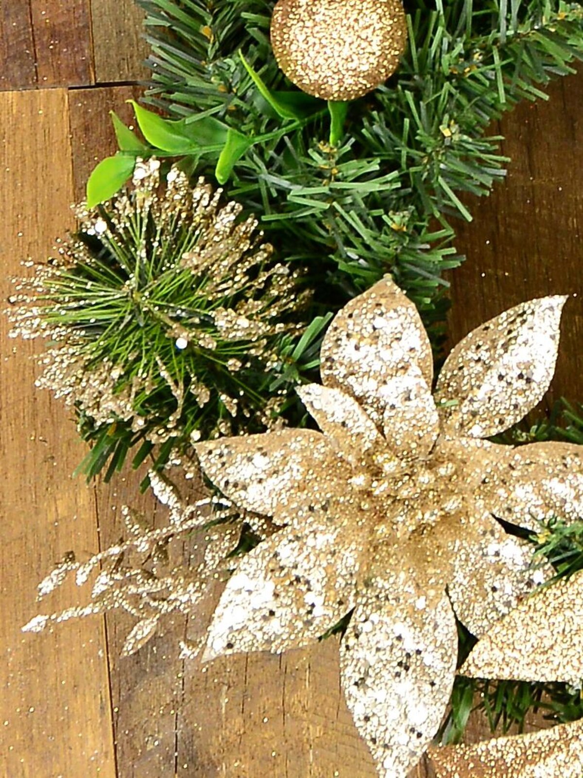 Decorated Gold & Champagne Mixed Foliage & Floral Pine Wreath - 30cm — image 3