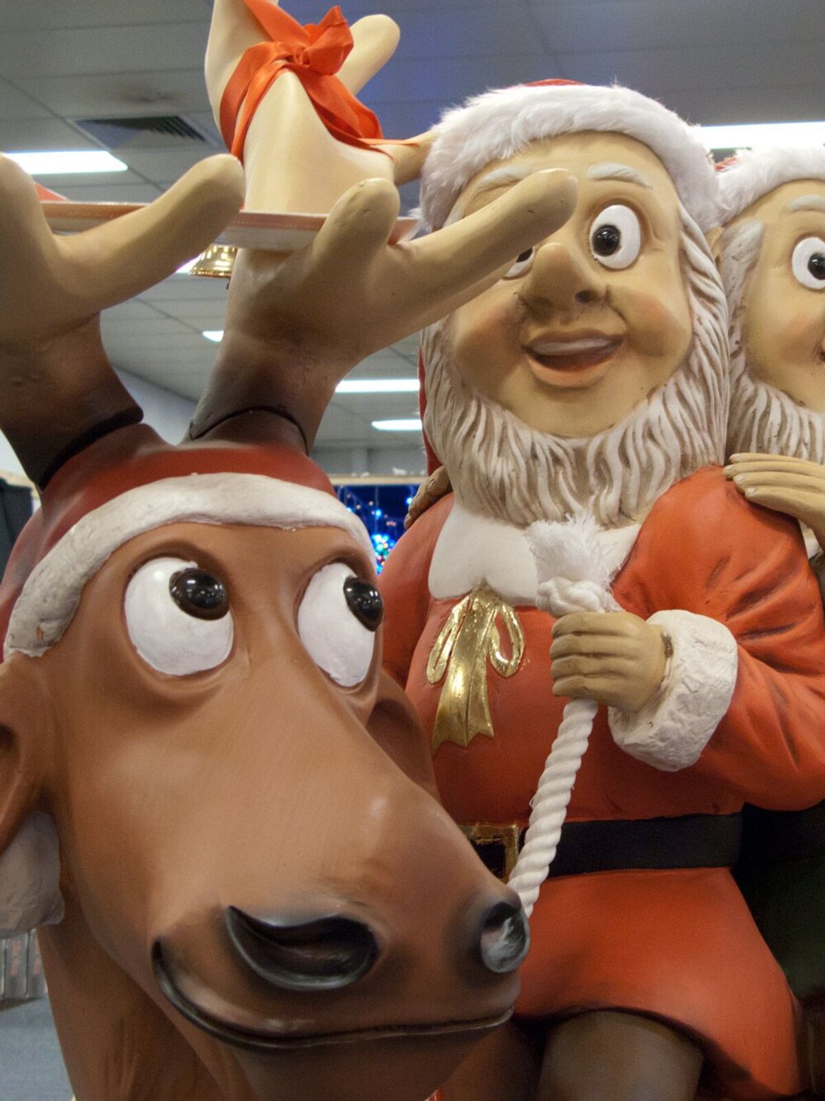 Elves & Cute Comical Reindeer Christmas Decor - 1.4m — image 3