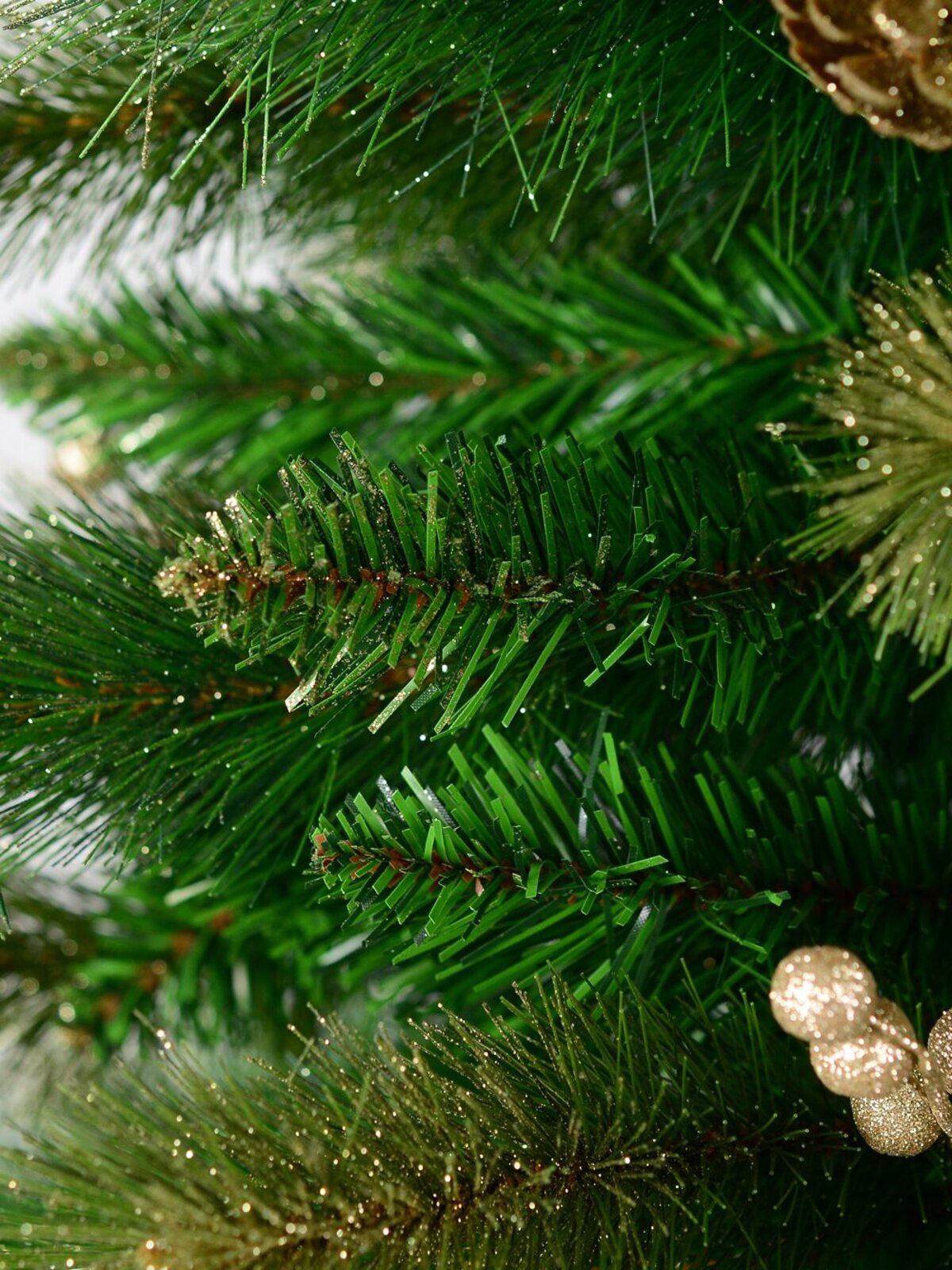 Golden Dawn Christmas Tree With 595 Tips - 1.8m