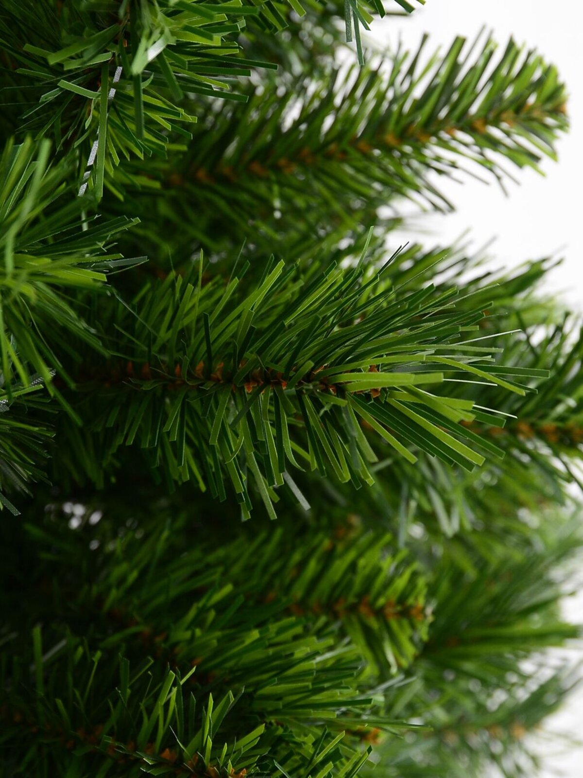 Half Side Christmas Tree With 327 Tips - 1.8m