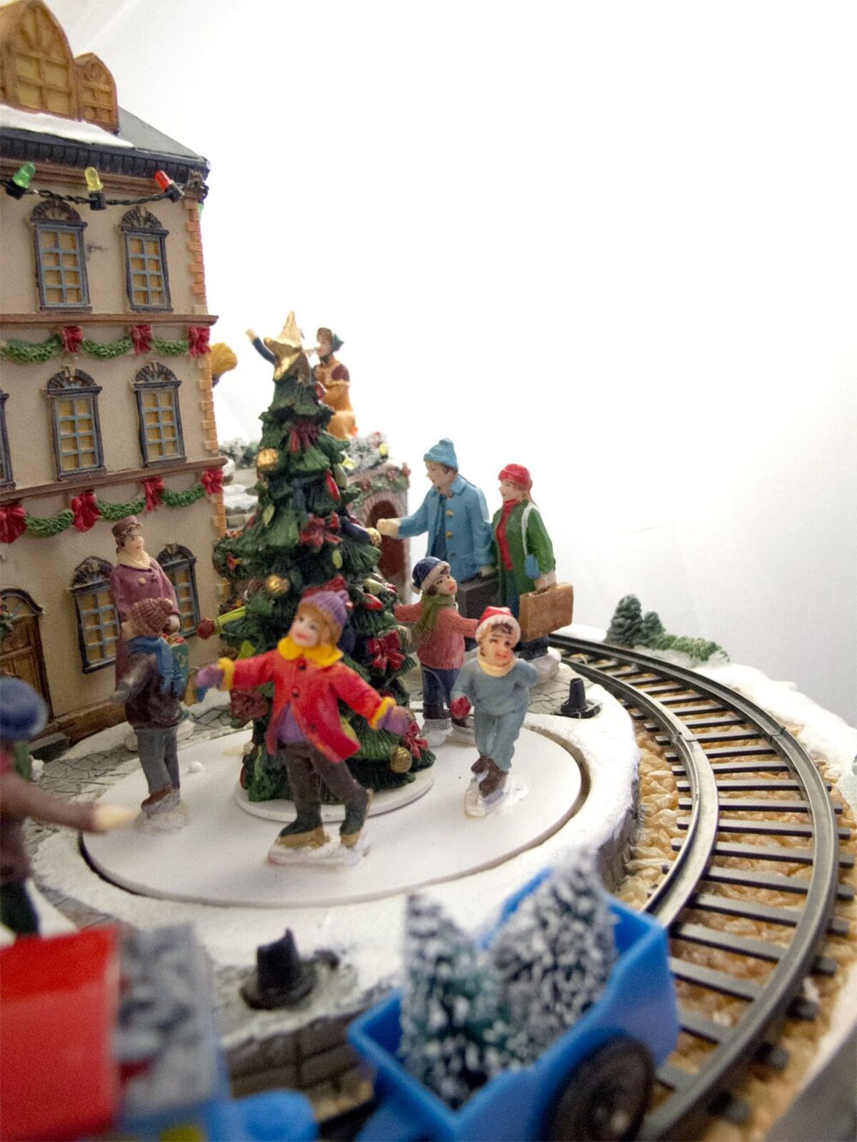 Illuminated, Animated & Musical Grand Station Village Scene Ornament - 40cm — image 8