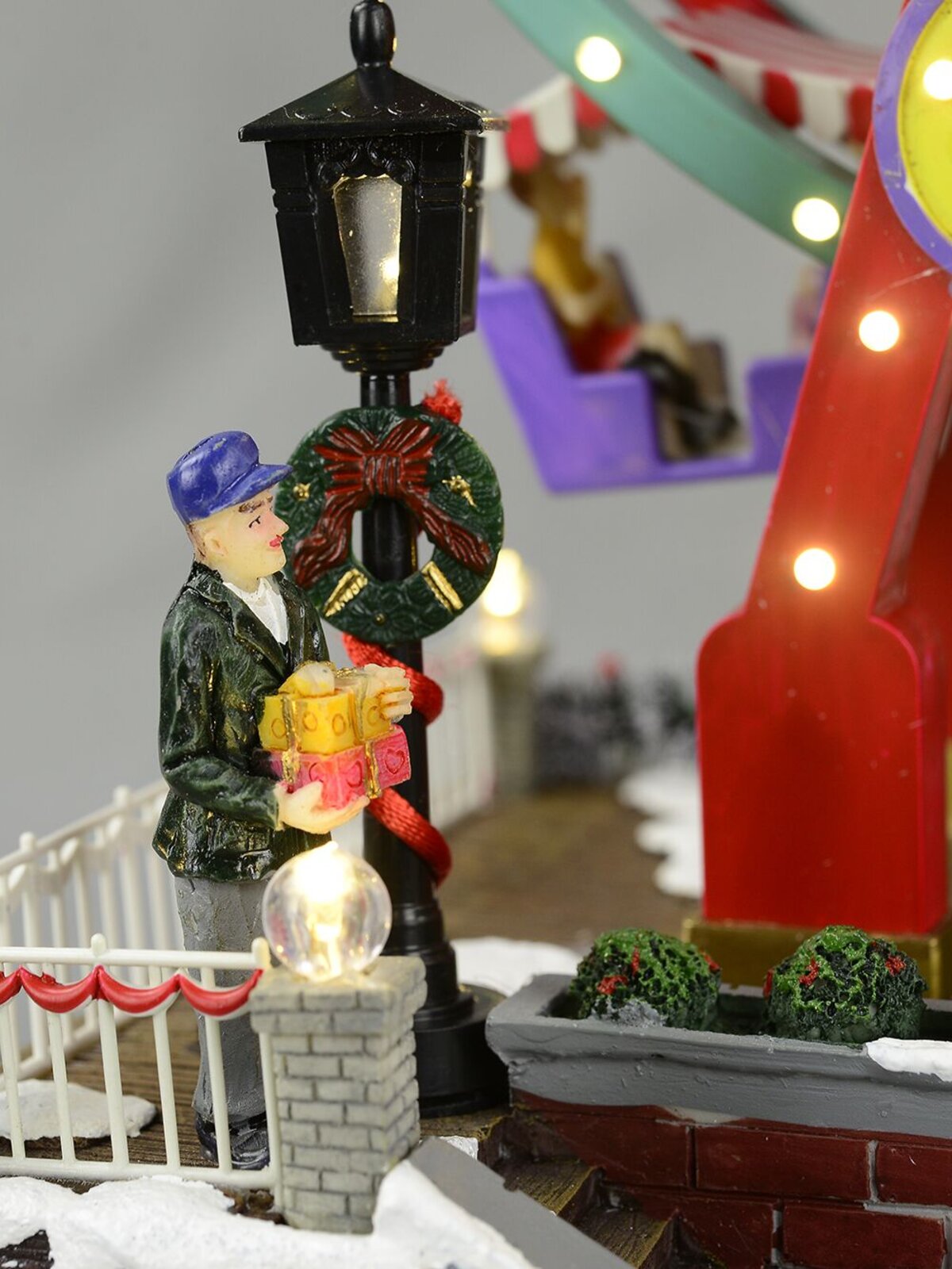 Illuminated, Animated & Musical Ride The Starburst Ferris Wheel Scene - 30cm
