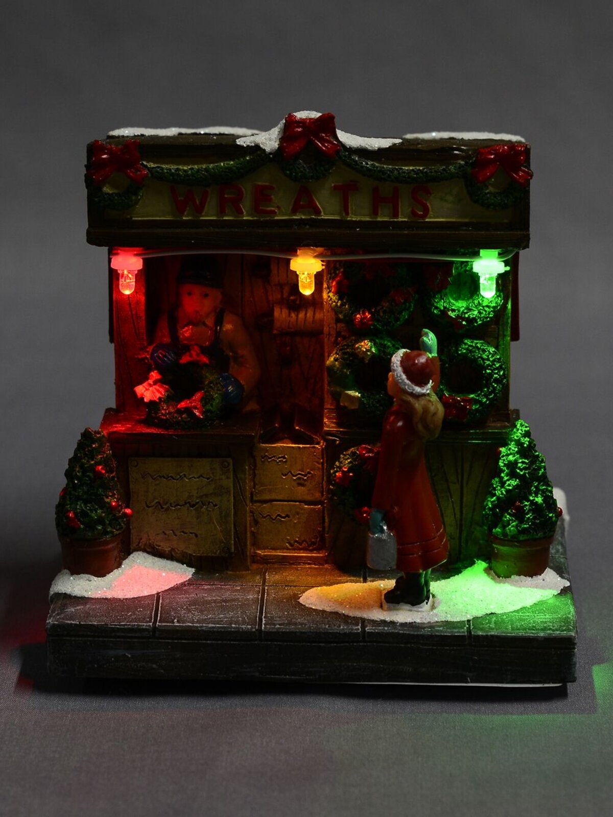 Illuminated Wreath Stall Scene - 11cm