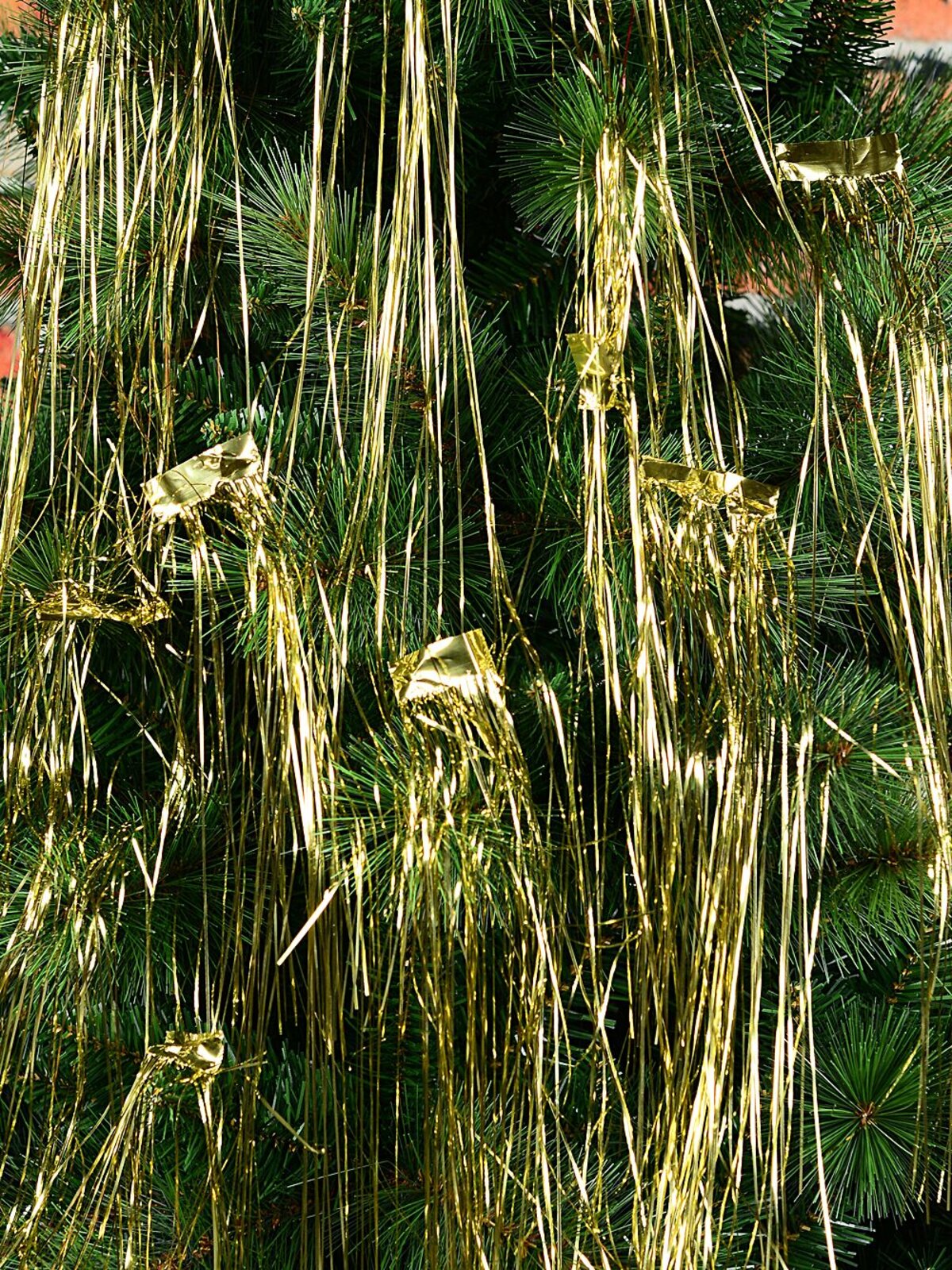 Metallic Gold Whimsical Essential Tinsel Lametta | 300x Icicles — image 2