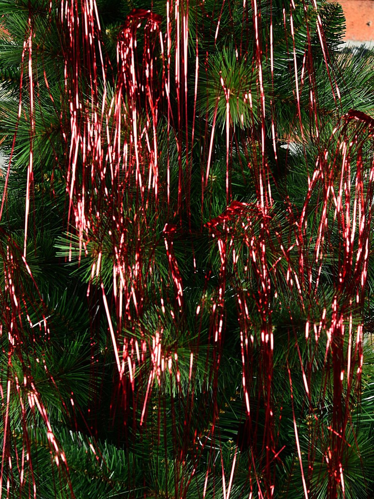 Metallic Red Whimsical Essential Tinsel Lametta | 300x Icicles — image 2