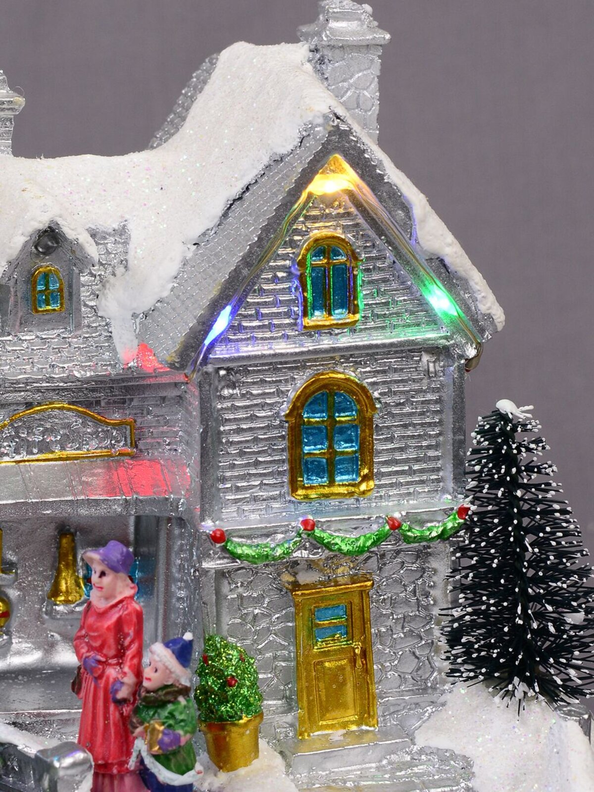 Santa's Workshop At Cedar Valley Snowy Winter Christmas Village Scene - 32cm — image 9