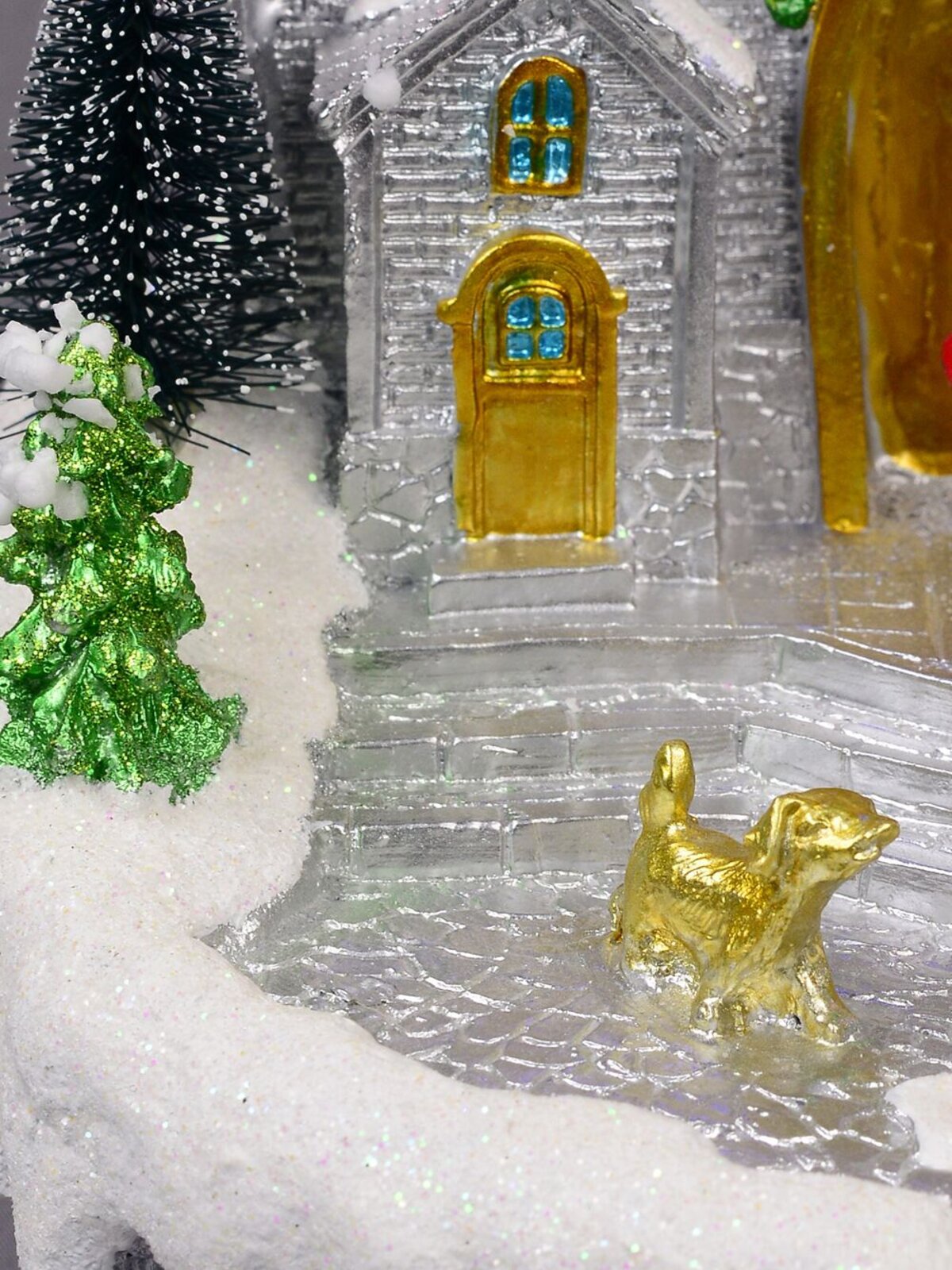 Santa's Workshop At Cedar Valley Snowy Winter Christmas Village Scene - 32cm — image 7