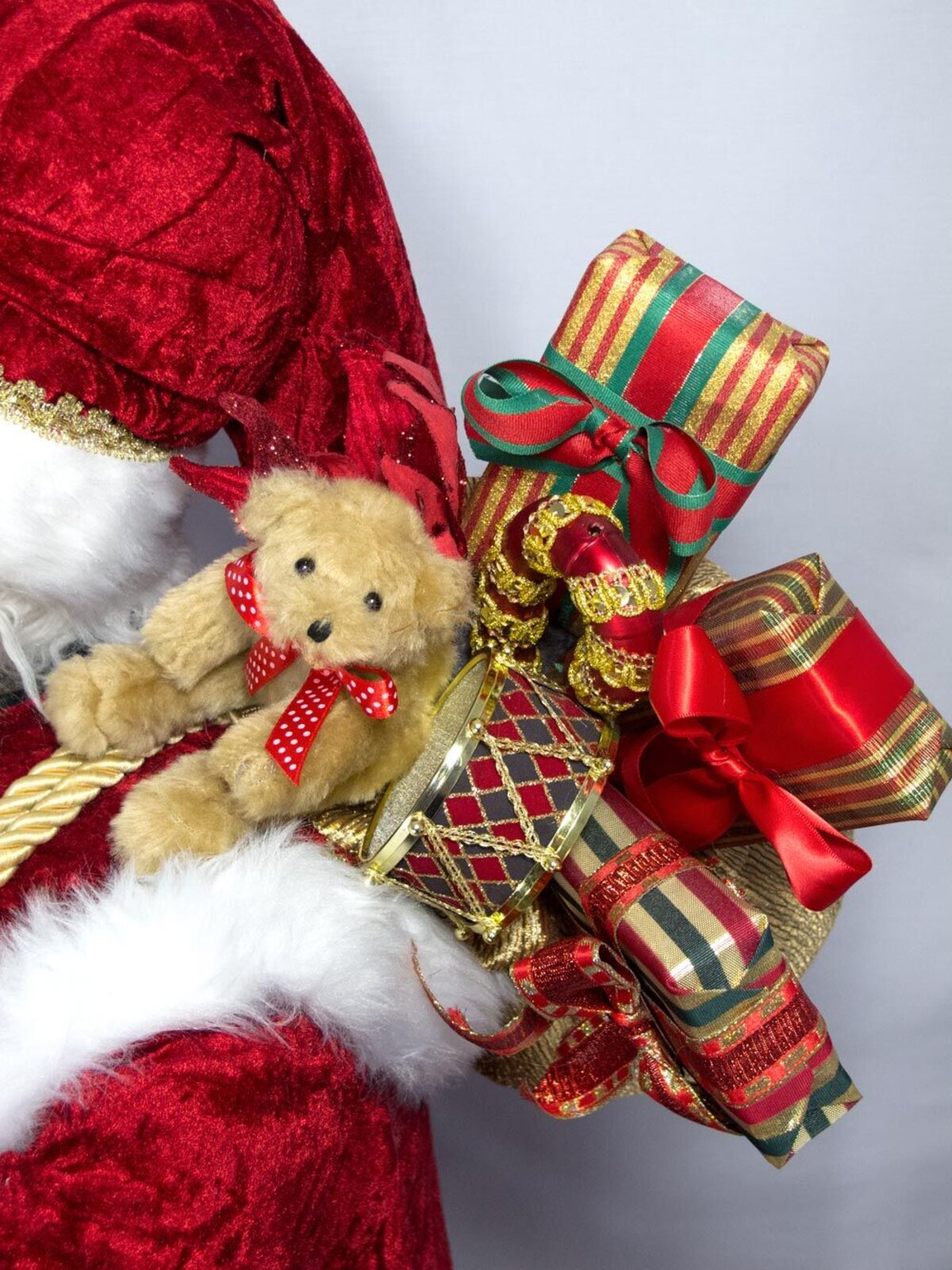 Singing & Dancing Santa With Teddy & Gifts - 1.5m — image 6