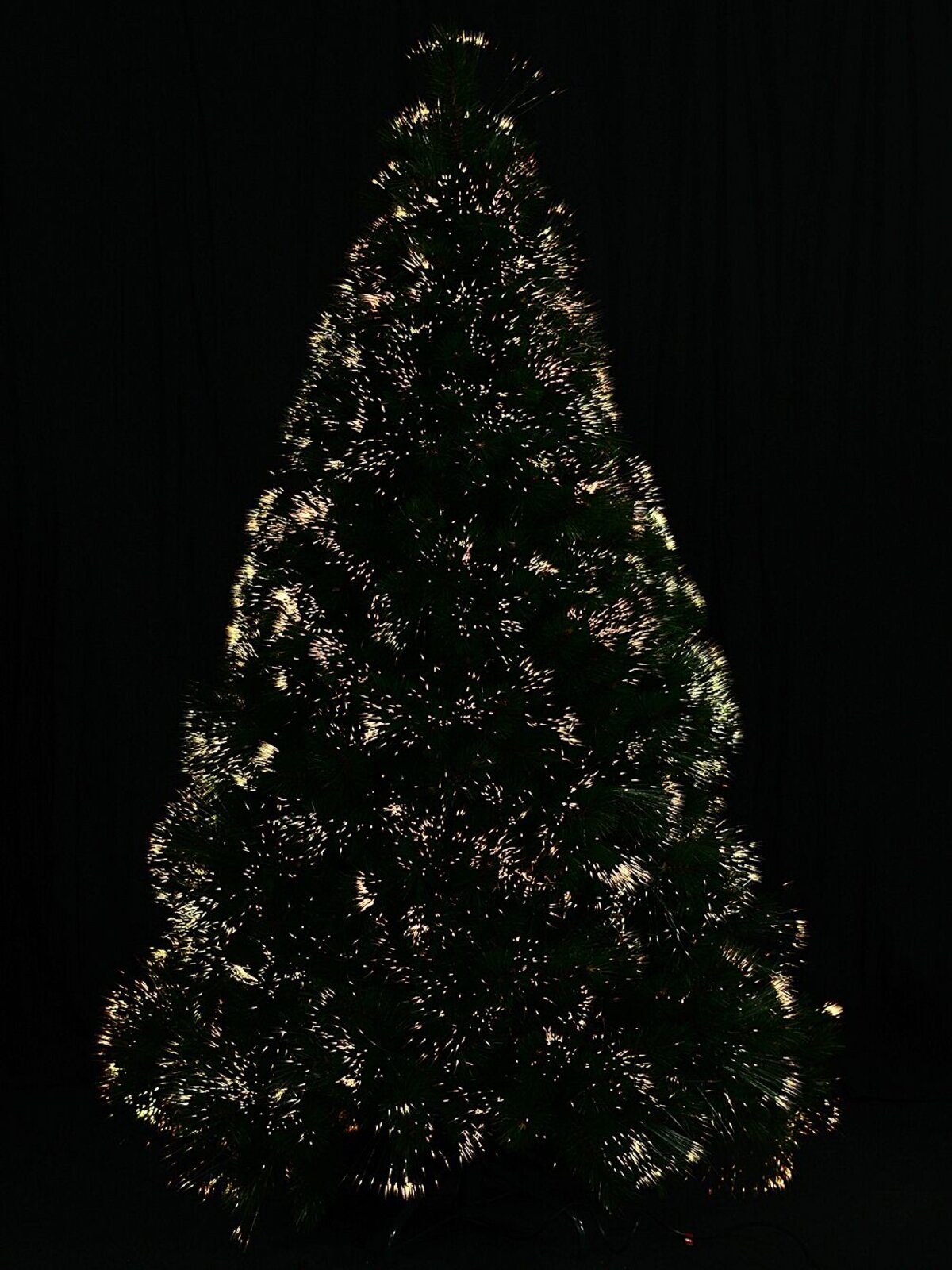 The Majestic Aurora Fibre Optic Christmas Tree With 612 Pine Needle Tips - 1.8m — image 6