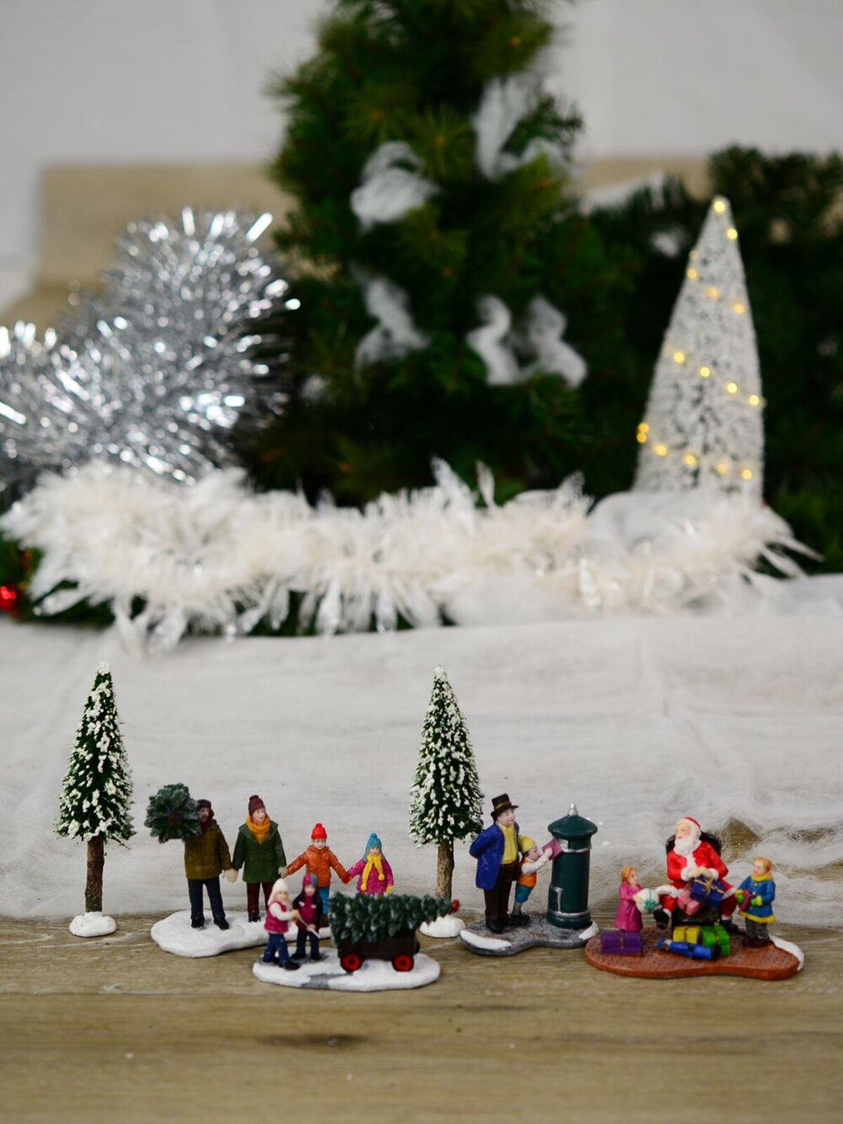 Traditional Getting Ready For A Winter Christmas Figurine Set - 6 Piece Set