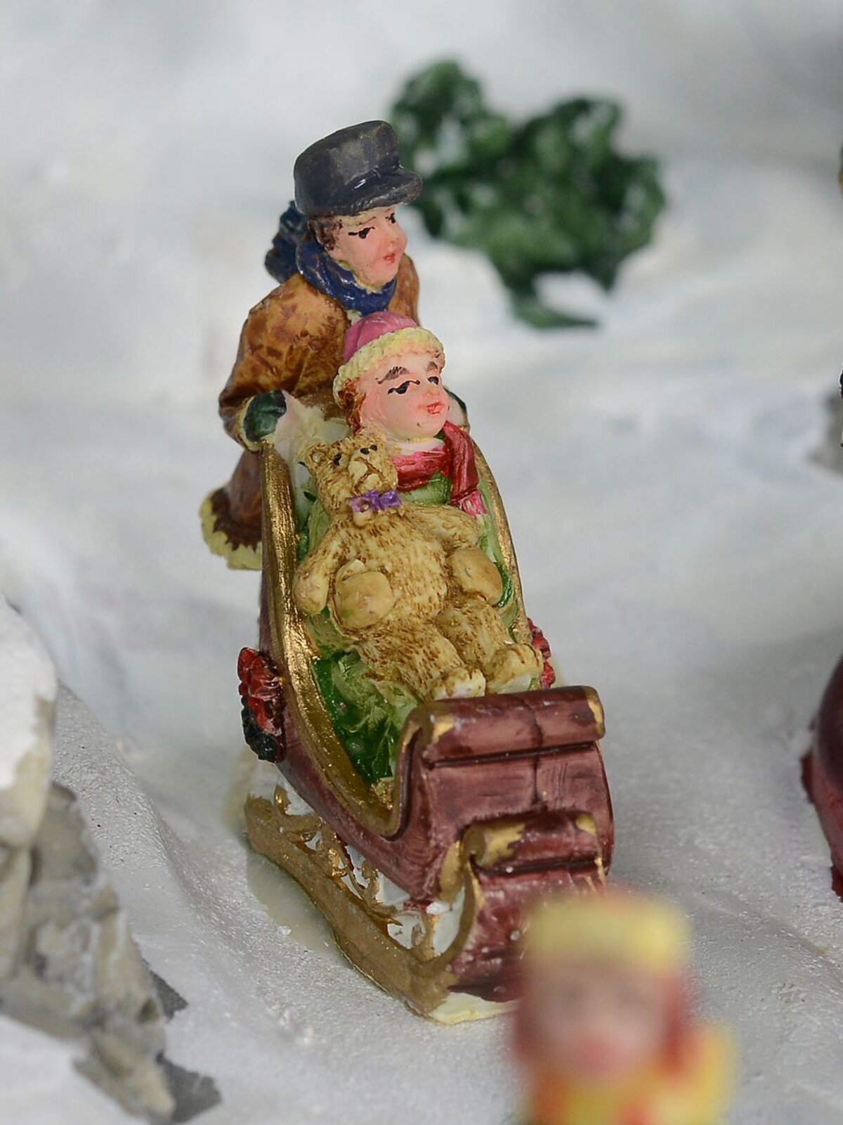Village with Child, Animated, Musical & Illuminated - 38cm — image 9