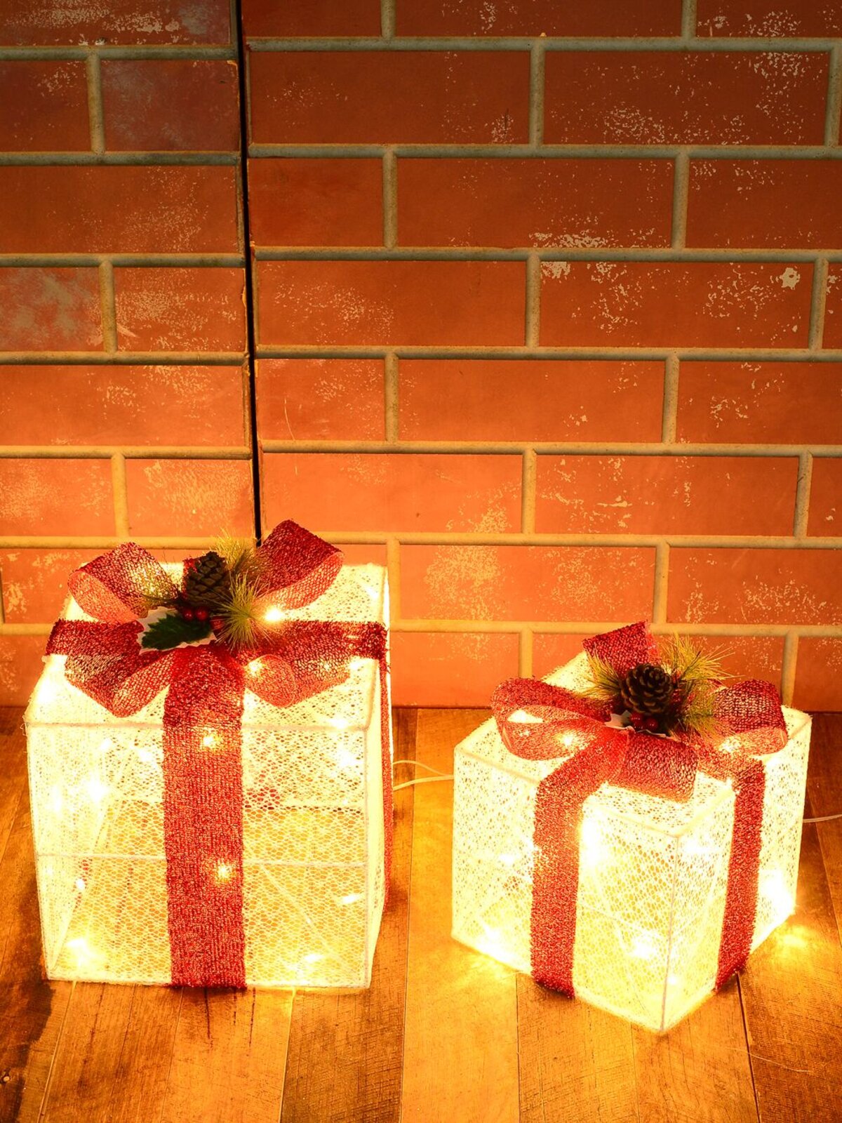 White Glitter Mesh 3D Gift Box LED Display Set | 25cm & 20cm — image 5