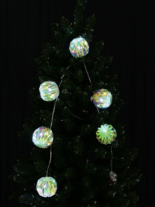 15 Cool White LED With Iridescent Geometric Spheres 2 Function | 2.1m — image 6