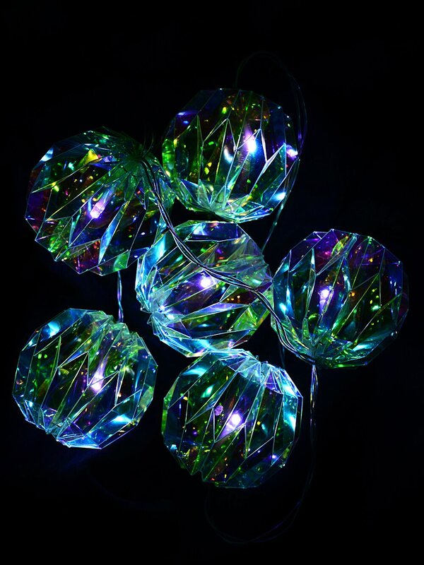 15 Cool White LED With Iridescent Geometric Spheres 2 Function | 2.1m — image 5