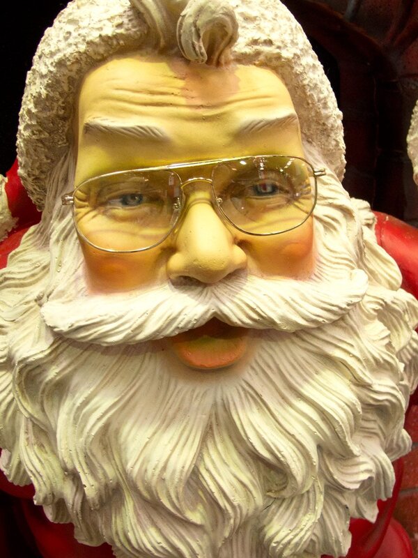 1.5m Life Size Christmas Theme Incredible Santa In The Fireplace Resin Decor — image 3
