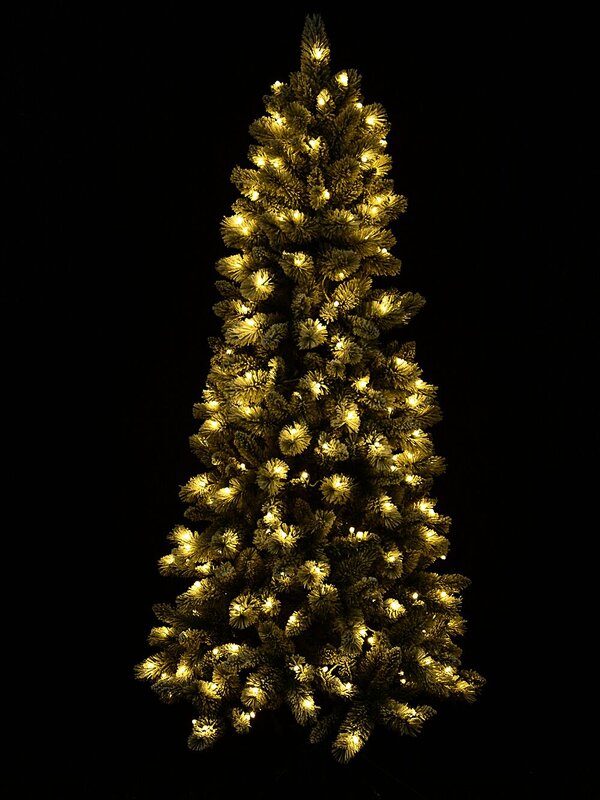 1.8m Ponoka Flocked Dual Colour LED Christmas Tree | 550 Tips & 250 Lights — image 6