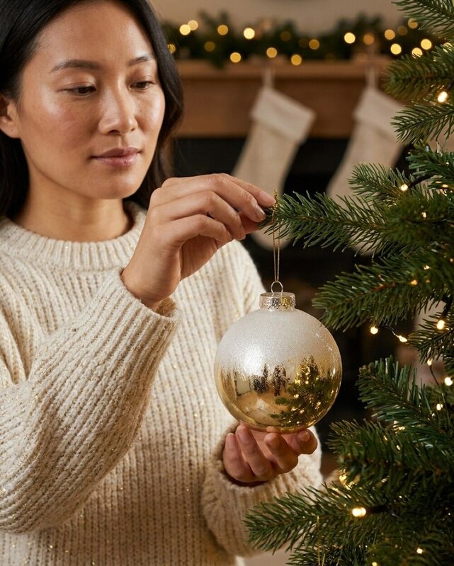 4x Timeless Glossy Gold Signature Glitter Snow Baubles | 10cm — image 3