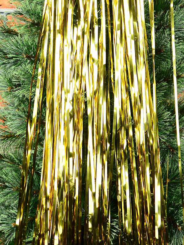 Metallic Gold Whimsical Essential Wide Cut Tinsel Lametta | 98x 2m Icicles