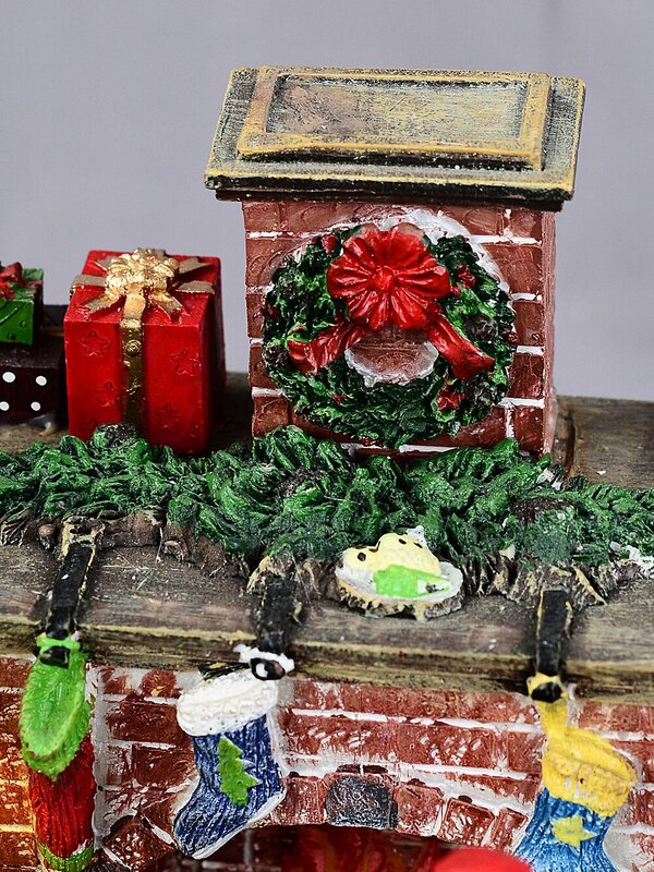 20cm Animated Santa, Toys & Fireplace LED Battery Christmas Village Scene — image 7