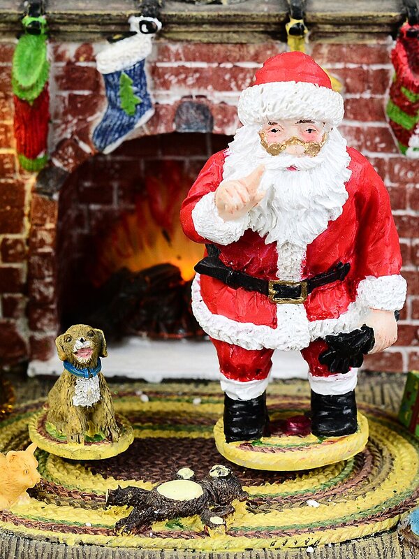 20cm Animated Santa, Toys & Fireplace LED Battery Christmas Village Scene — image 5