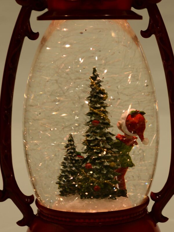 24cm Elf With Gifts On A Sled Snow Globe Hurricane Lantern — image 6